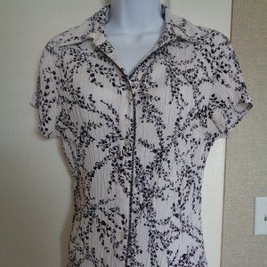 East 5TH Black and White Flowered Blouse SZ M